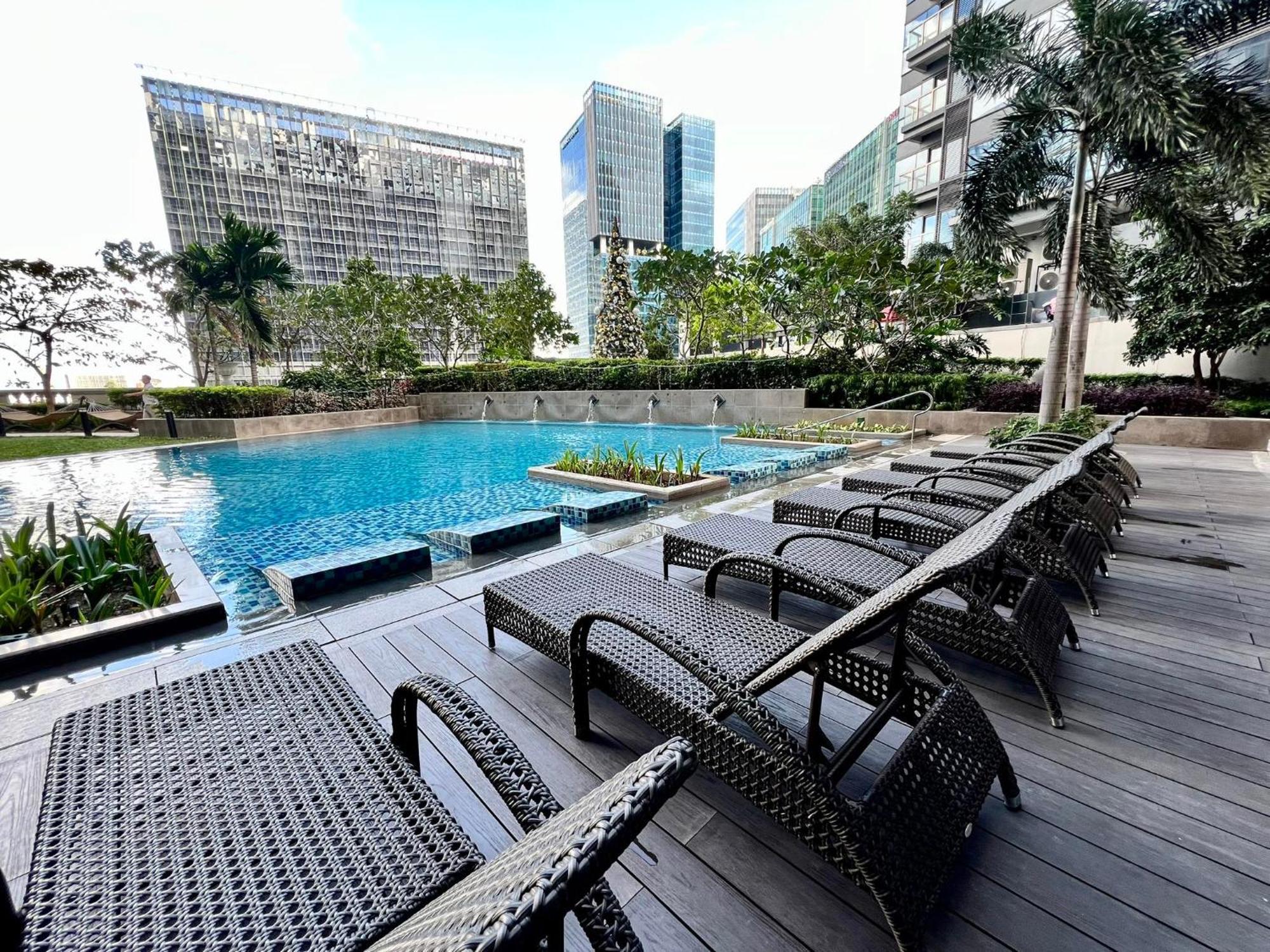 Hotel Vibe Condo At Uptown Parksuites Bgc ตากิก ภายนอก รูปภาพ