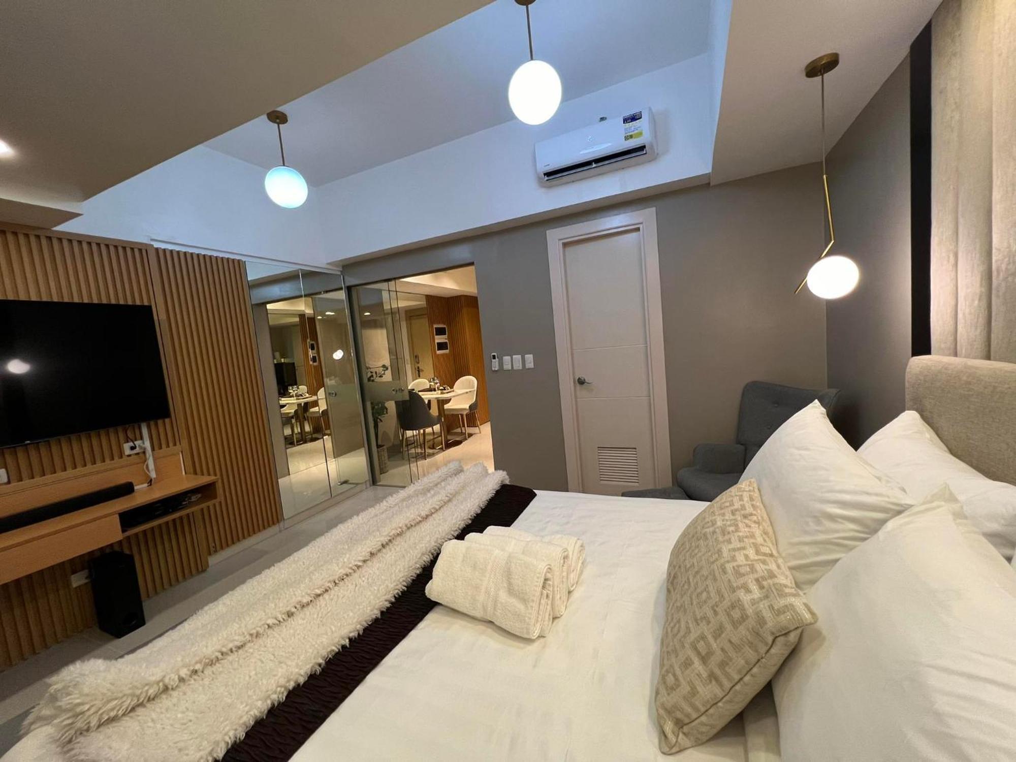 Hotel Vibe Condo At Uptown Parksuites Bgc ตากิก ภายนอก รูปภาพ